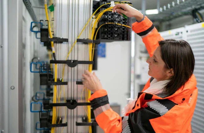 Installer la fibre en immeuble : pourquoi bien communiquer avec les syndics change tout.