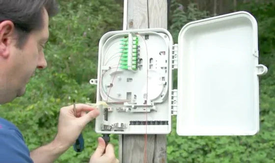 Le premier jour sur un chantier fibre : les indispensables que les nouveaux oublient toujours