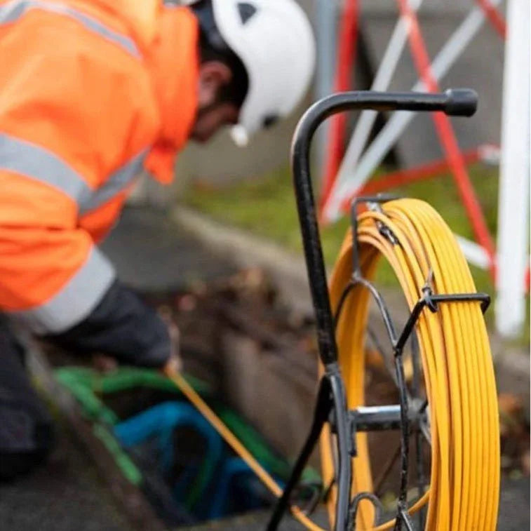 L’aiguille de tirage fibre : un outil indispensable pour passer vos câbles en toute simplicité